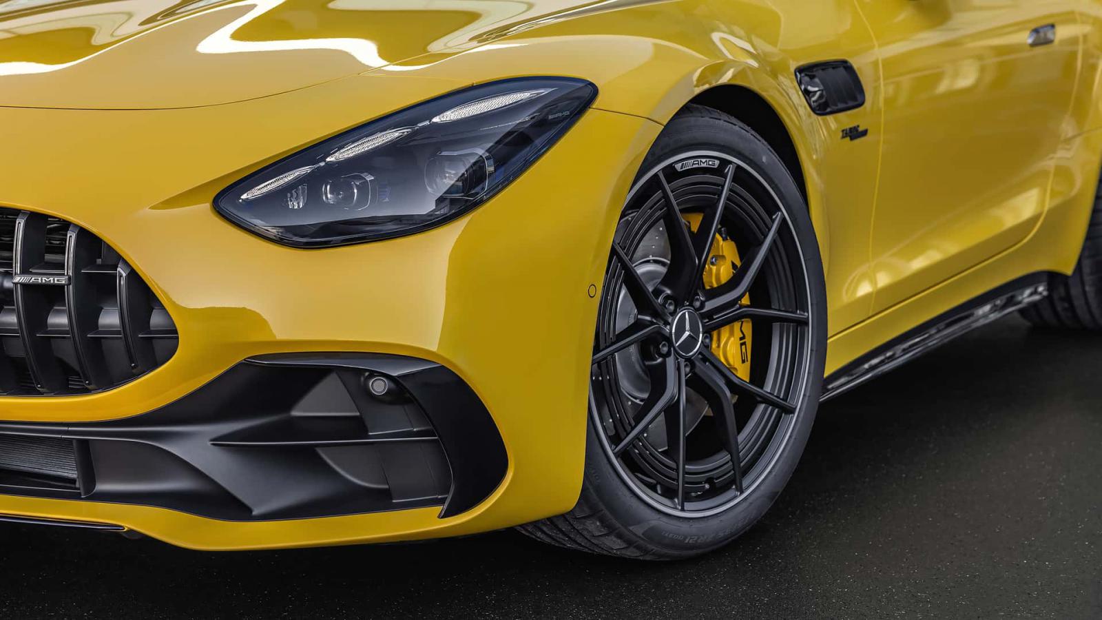 Πρεμιέρα με 421 ίππους για τη νέα Mercedes-AMG GT 43 Coupe